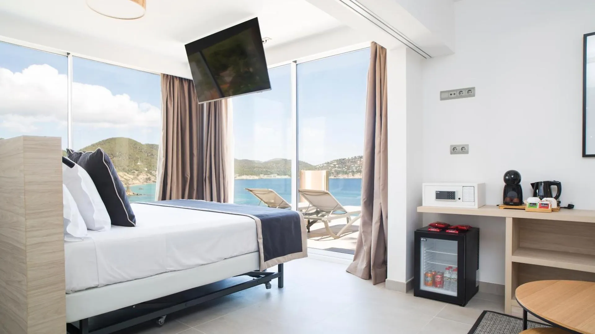 Playa Des Figueral Invisa Hotel Club Cala Verde